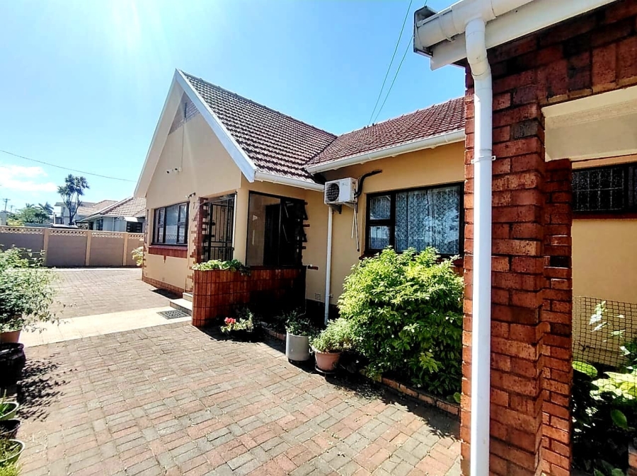 6 Bedroom Property for Sale in Baysville Eastern Cape